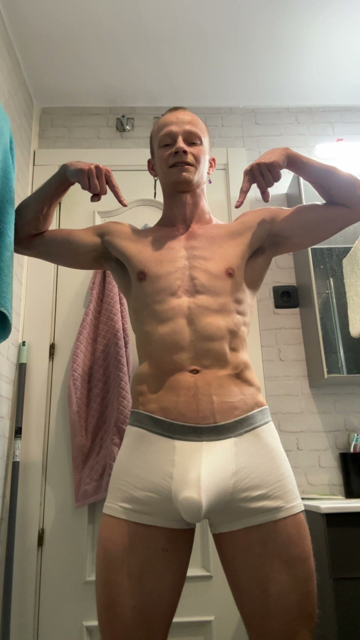 IGGY_LARS: Russian Dude Humilates a Man Online and Cums