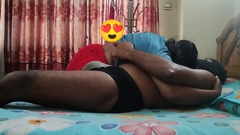 Teensex: 인도 배고픈 배다른 여동생이 자지를 찾았어.