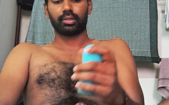 HornyHunk: 用我的新成人玩具自慰