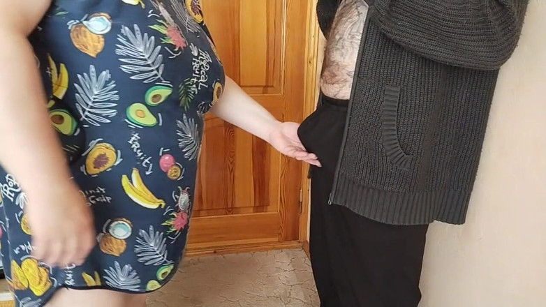 Zona901: morning boner and masturbation of my cock by stepmom to...