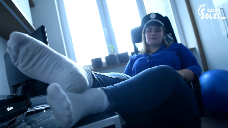 Czech Soles - foot fetish content: Polis montel malas stoking dan kaki