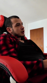 İzlenmeyi seviyorum
