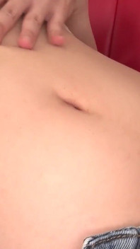 Noa Natsuki's Navel-verkenning en intieme reiniging