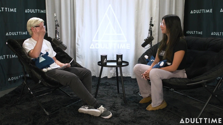 Adult Time Podcast: Cami Strella overleeft een cultus, tiktok-roem en niet-monogamie | de pornopodcast