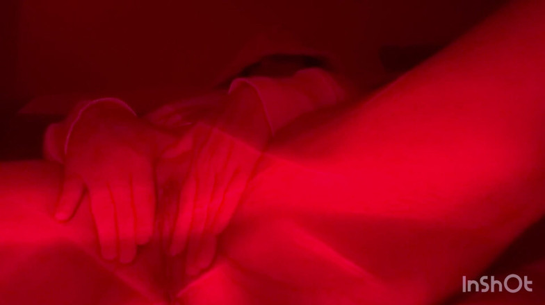 KapkanAruniCouple: Kleine Stiefschwester Bereitet Ihre Pussy Vor..