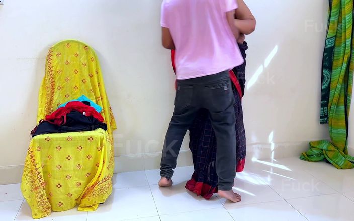 Aria Mia: Bluzsuz sari giyen Telugu teyze sutyen almak için dükkana gittiğinde,...