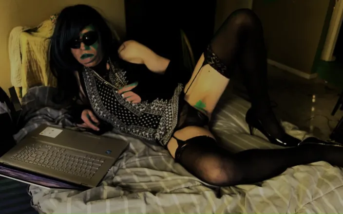 Jaylynn: Jaylynn Loves Vampira