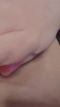 สาวมือสมัครเล่นน่ารักใช้นิ้วกับหีโคลสอัพ! (วิดีโอตัวเต็ม 10 นาที)