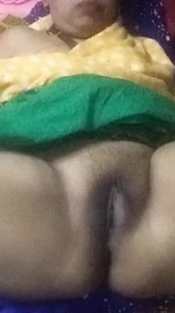Memek tante seksi ini dientot habis-habisan sampai menganga lebar