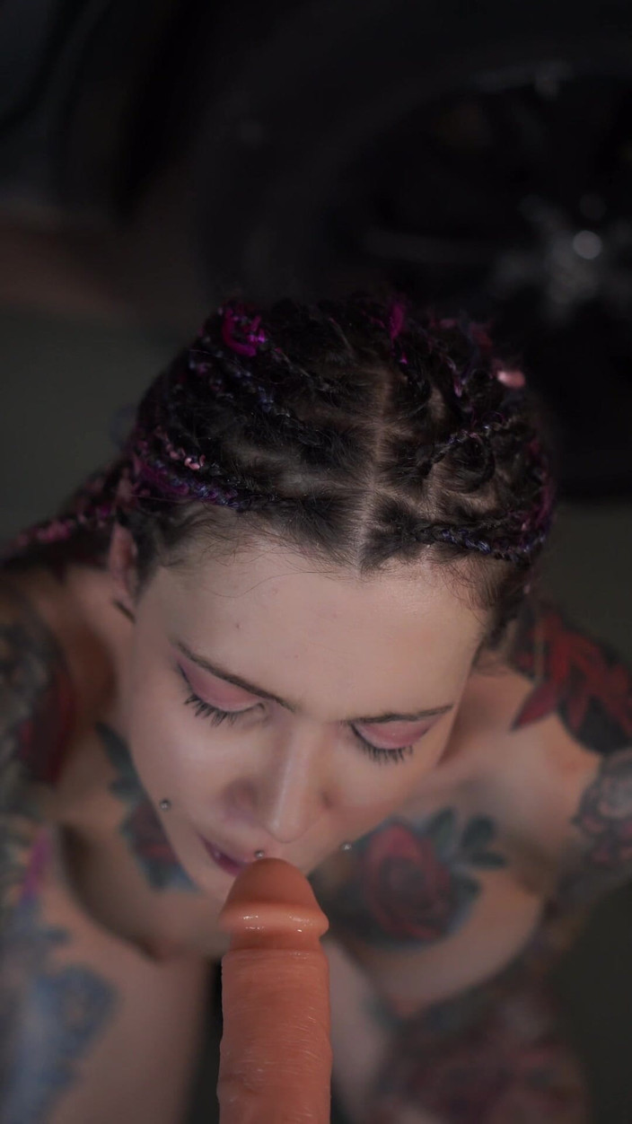 Roxy Rain: Süße lippen auf dem Spielzeug
