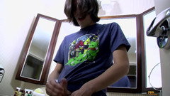 Piss Twinks: Roztomilý nesestříhaný chlapec stříká a namočí