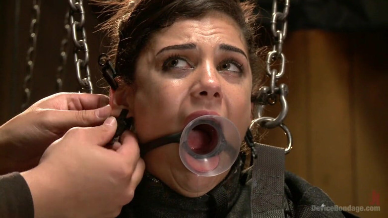 Device Bondage by Kink: Bonnie Rotten ยอมจำนนแล้วแตกน้ำพุ่งให้ Master Orlando
