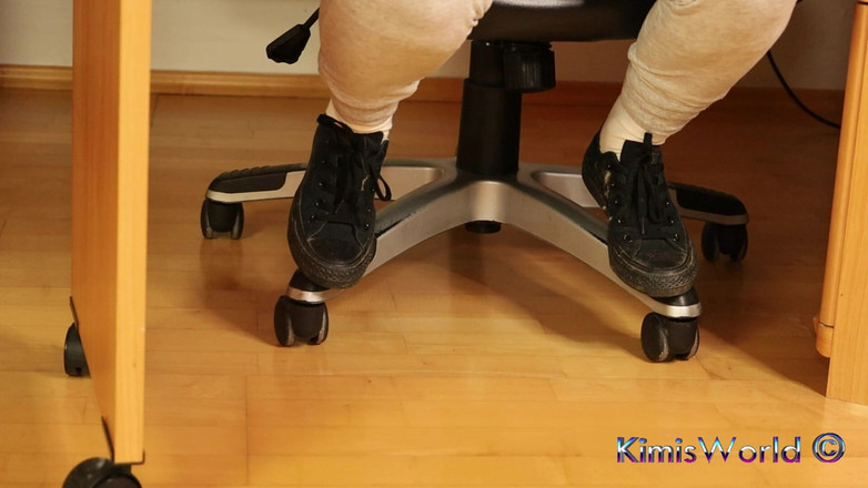 KimisWorld: Vuile witte sokken en oude sportschoenen - echt schoenenspel