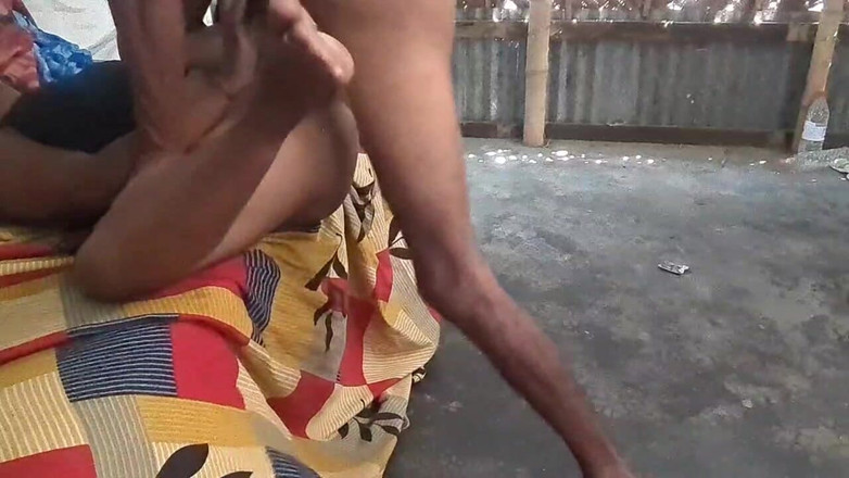 Jesmina: 남친과 섹스하는 인도녀