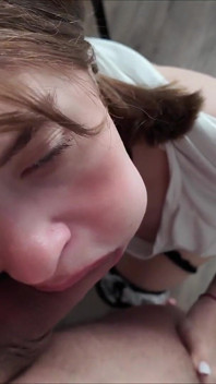 Sex Dur Cu Brunetă Drăguță Excitată Gagică Cu Pula Mare Adâncă În Gât Muie Pe La Spate Cu Ejaculare Înăuntru Orgasm Feminin Cu