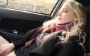 Stacy Sweet: Kåt tonårsflicka onanerar fitta och stönar högt i bilen