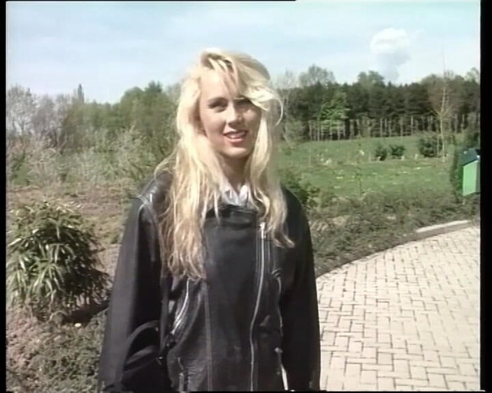 YOUR FIRST PORN: Lo studente polacco è molto timido