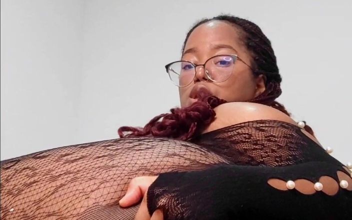 Morocha: Dolce ragazza nera cavalca con un culo enorme