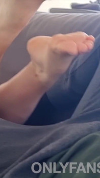 Ballerina Ballbusting and Footjob