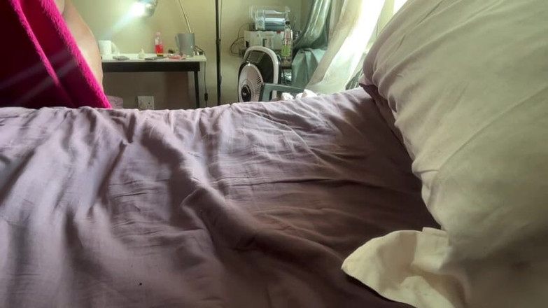 Legendary Booty Overdose: Rijpe bbw masturbeert en kreunt in bed