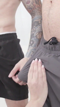 เมดิสัน เบลซ ทาน้ำมันให้อดonis ผสมพันธุ์กับไค แจกซัน ใน threesome ร้อนแรง
