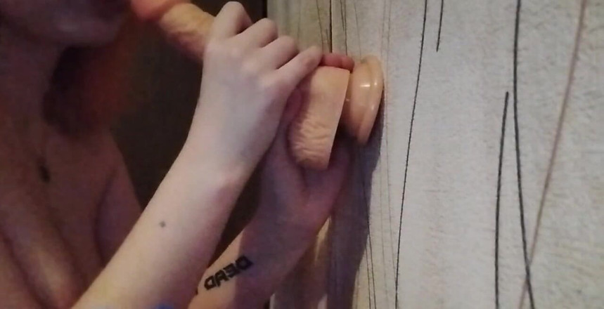 Miss_Kaprizzz19: Nieśmiała dziewczyna ssie kutasa, Czy lubisz sposób, w jaki to...