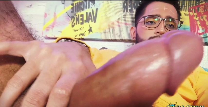 Camilo Brown: Szarpanie mojego dużego nieoszlifowego kutasa, aż spuszczę. Czy chcesz, żebym spuszczał...