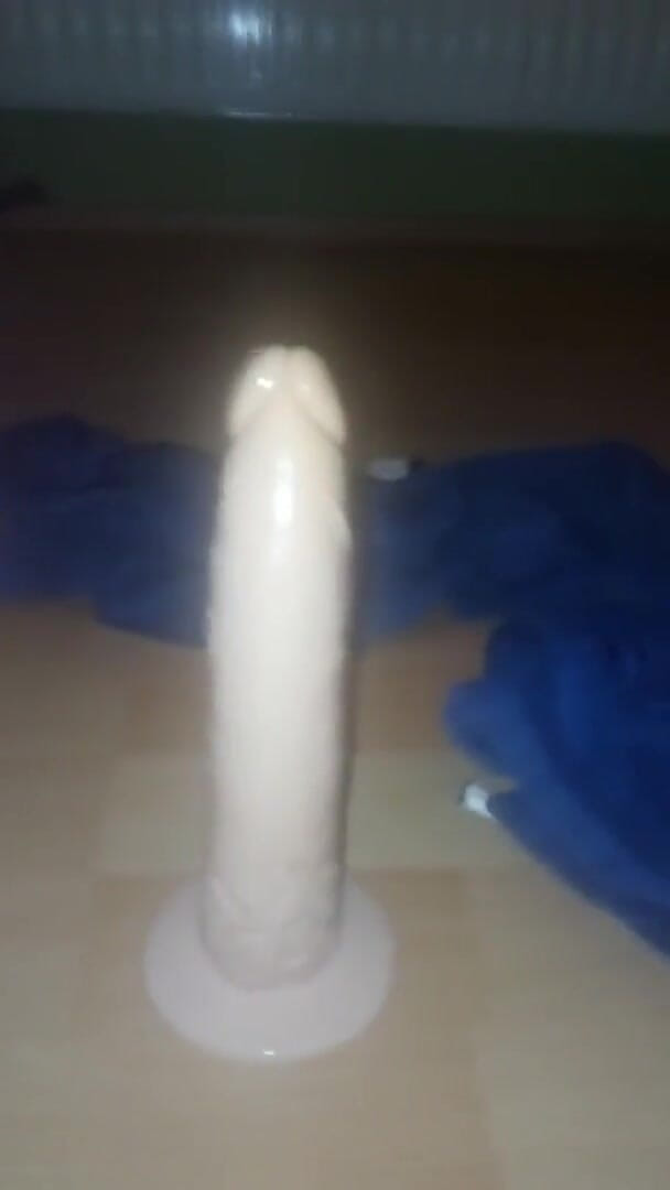 Sweethole: Călăresc pe primul meu vibrator delicios
