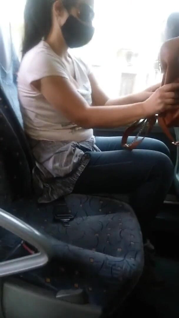 DragonGalaxy11: Ryzykowne obciąganie w autobusie po ręcznej roboty i błysku cycków