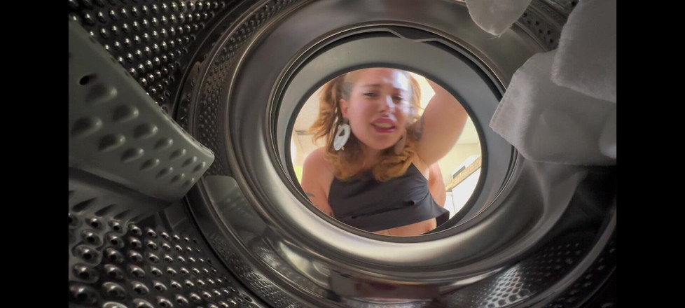 ep3kofficial: 洗濯機にいる間にマンコを破壊