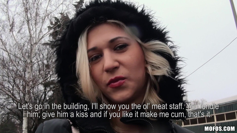 Public Pickups: Drague en public - Linda Ray, amatrice blonde sexy, se fait...