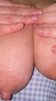 Pembantu seksi dengan kendor ini lagi asis dientot habis-habisan