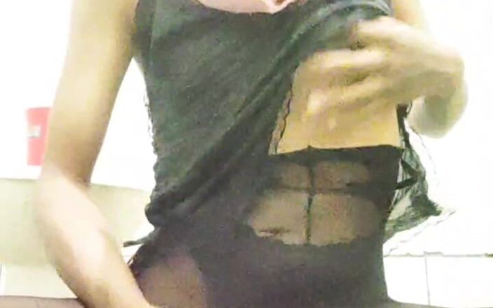Alfi Kayla: Sissy Hijab solo masturberen 1