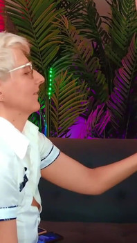 Labă grozavă pentru Sissy cu Wild Funny Cumming - Toate vizualizările