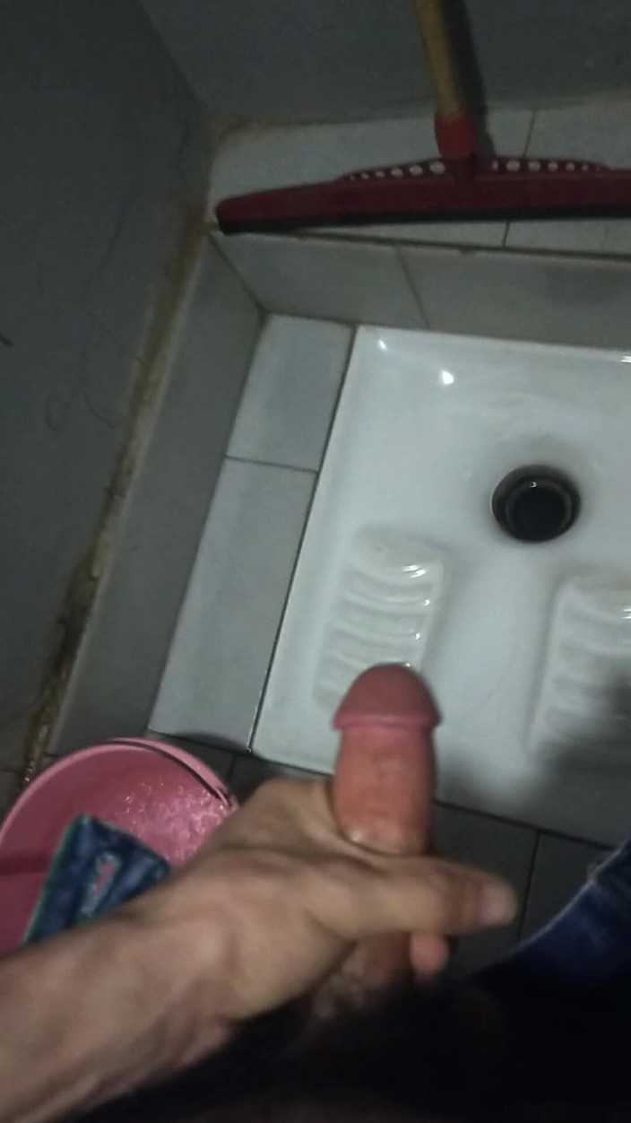 Morocco: Masturbatie en ejaculatie in de badkamer