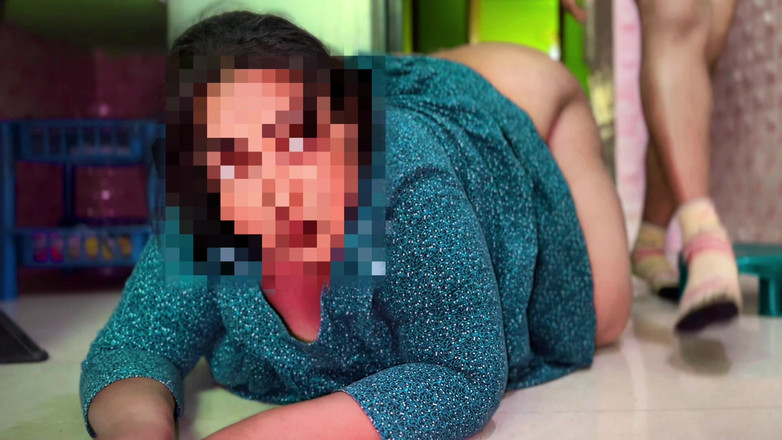 Your Boy's Cum: Ateşli orta yaşlı seksi müslüman yenge mutfakta yemek yaparken debar...