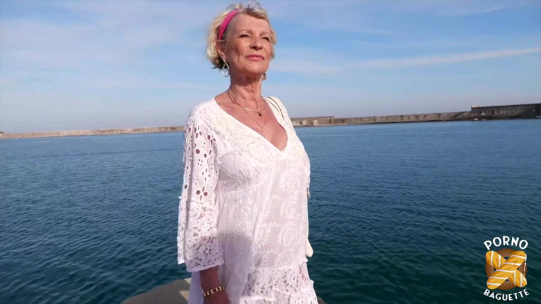 Porno Baguette: Eva 70 years old still wants two beautiful cocks