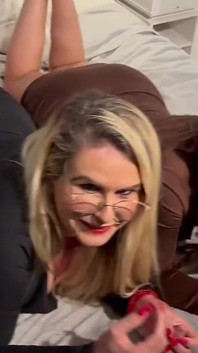 Duas Amigas Contratam Um Prostituto a Piroca Dele Maior Do Brasil