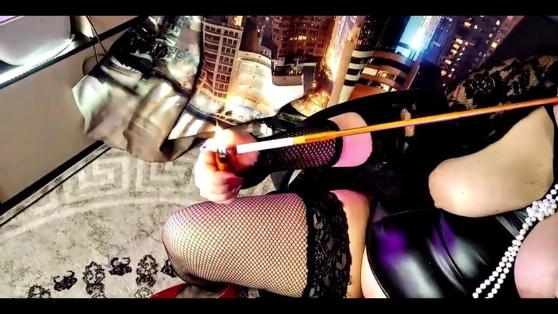 AimeeParadise: Fetelor adulte le place să încerce arată diferit, dar pizdele lor...