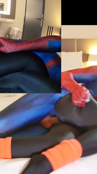 Jureka Delmar geneukt met zwarte Zentai Lycra