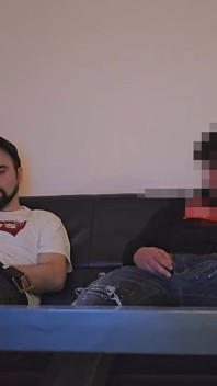 Hetero Türkische Kumpel Erstmals Von Einem Typen Zu Einem Gegenseitigen Wichsen Und Blowjob Verführt