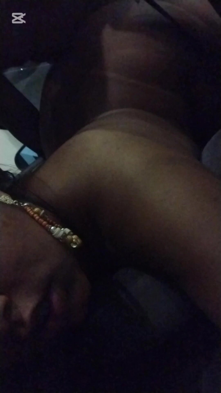 Jr and denies: Met de auto in de motelkamer