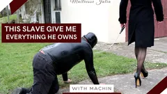 Maitresse Julia.この奴隷は、彼が所有しているすべてのものを私に与えるパート1