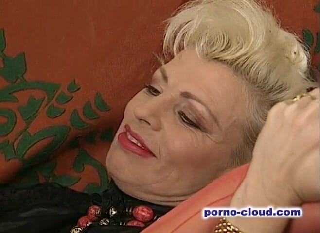 Porno Cloud: Fisting milfs lesbian party