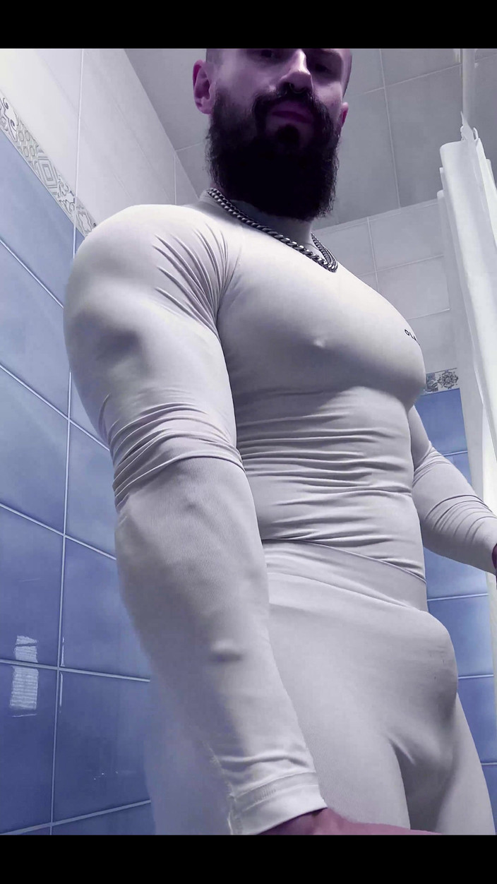 Mister Stone: 你可以透过薄布看到这疯狂的线条