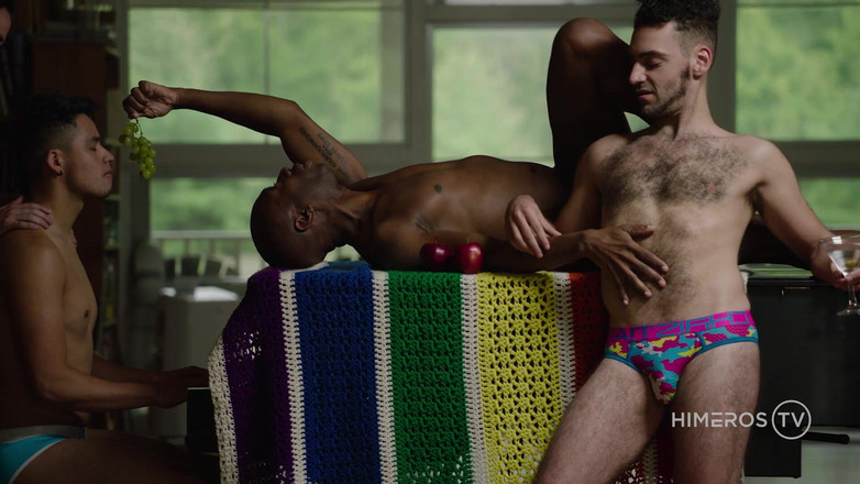 Himeros.tv: Underkläder spelar fest