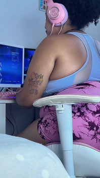 BBW สาวเกมเมอร์ตดให้เพื่อนออนไลน์