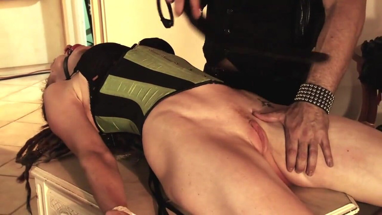 Fetish Desire: Verrückte fetisch-orgie mit analsex und doppelpenetrationen