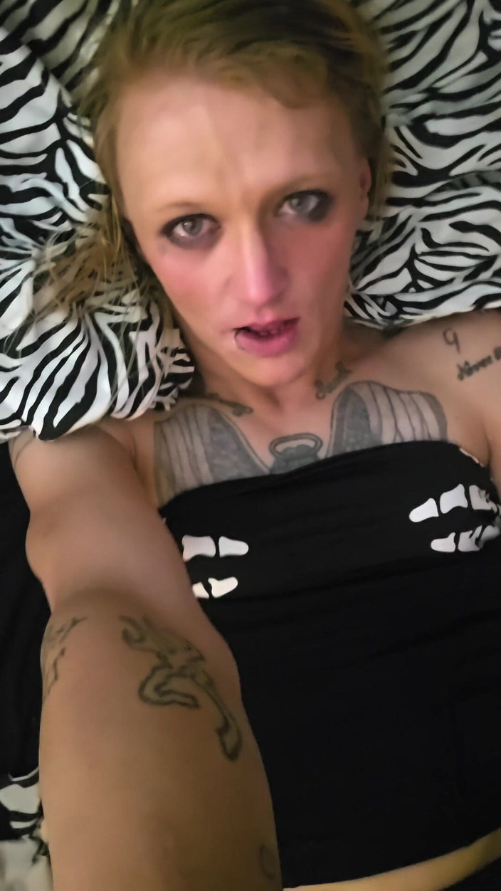 Lynn Kaotik: Trans sürtük kendi yüzüne boşalıyor