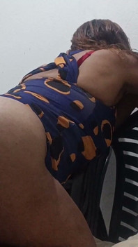 네 발로 기어가서 성기를 최대한 깊숙이 넣으세요
